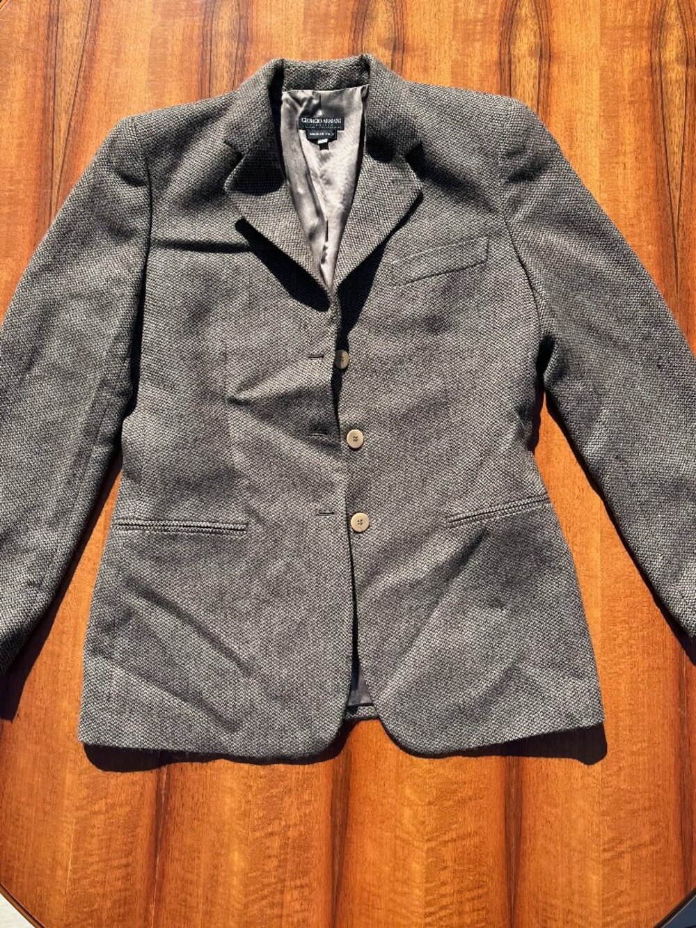 Vintage Giorgio Armani Italian Blazer Women's 46. 100% wool, 100% silk lining